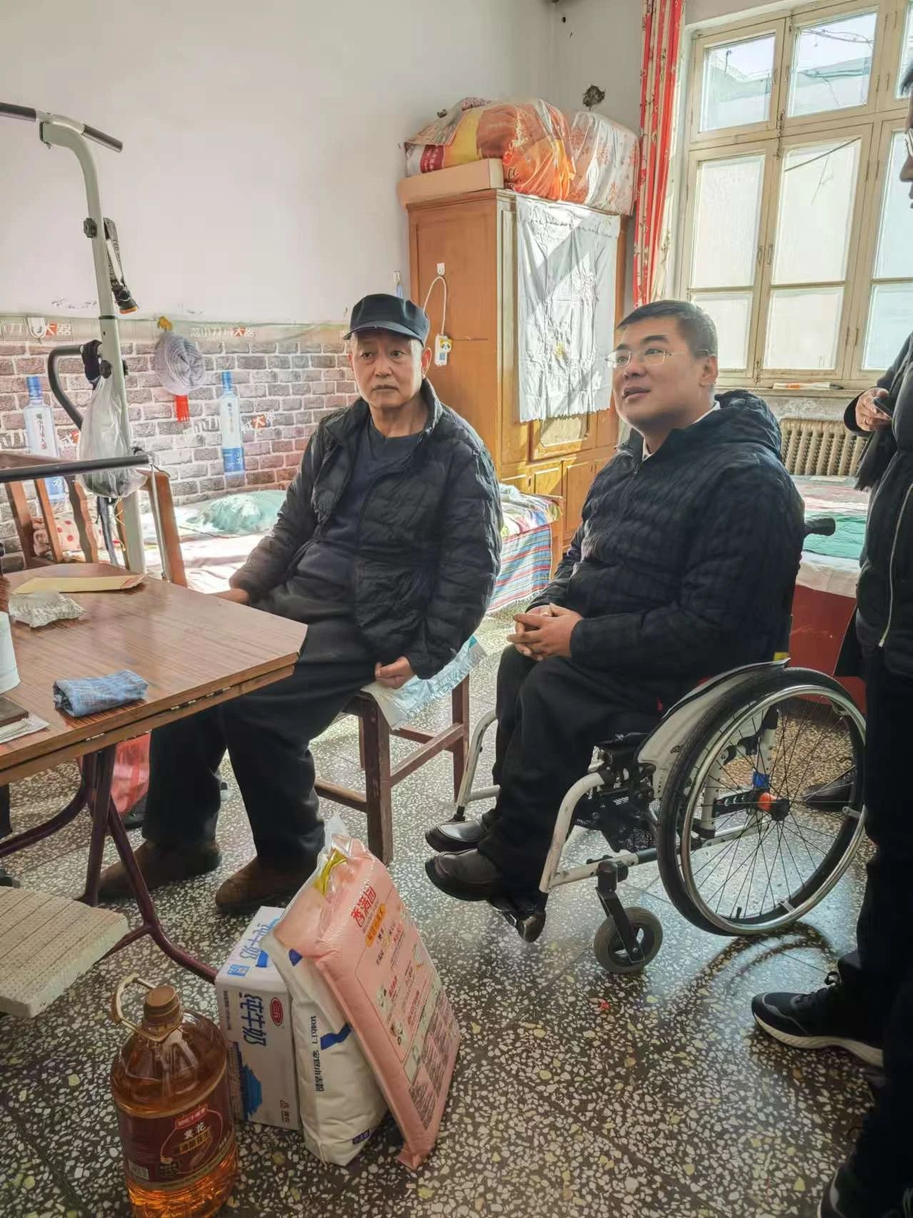 图为走访慰问活动现场